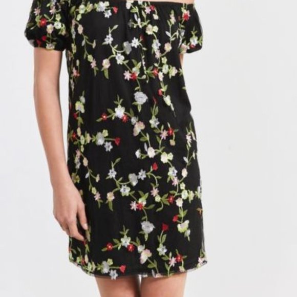 UO kimchi blue embroidered off-shoulder dress xs - Picture 2 of 3